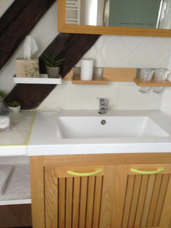 Le Lavoir Bed & Breakfast Châteauroux Oda fotoğraf